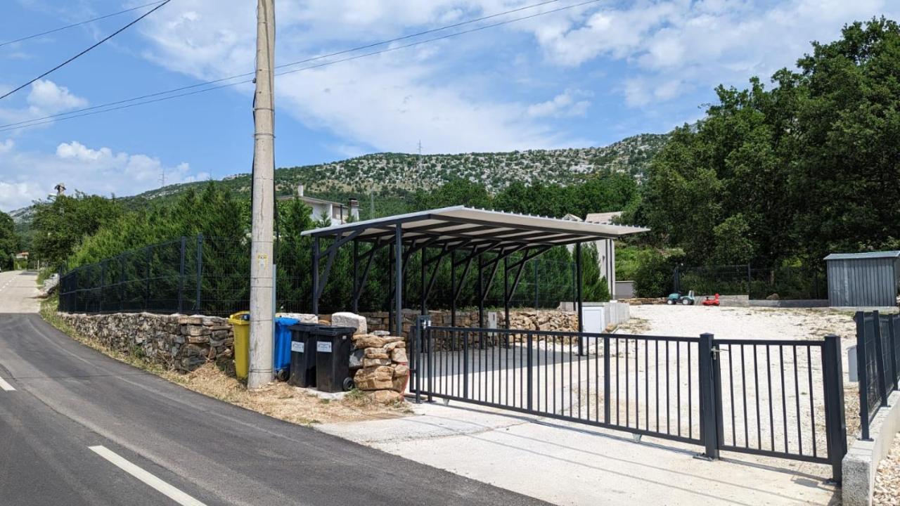 Naklice * Omis