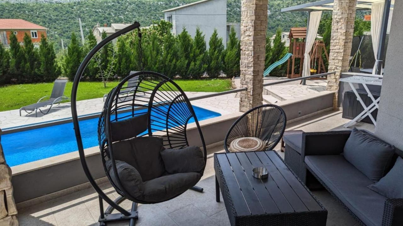 Naklice Villa *